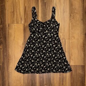 5/$25🌼 Women’s Old Navy Black Floral Fit & Flare Crepe Mini Dress size XS